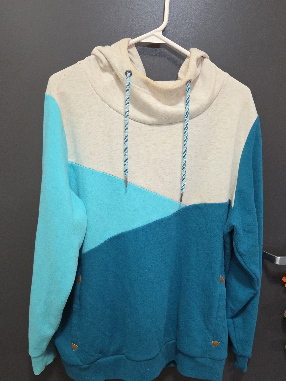 Colorblock Hooded Cowl-Neck Women's Sweater in Cream & Teal